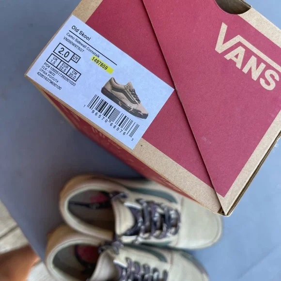 Youth vans - Picture 3 of 3